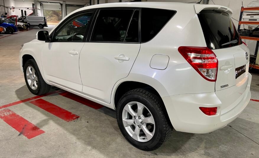 TOYOTA RAV4 D4d 4×4 2.2 D4-d ADVANCE